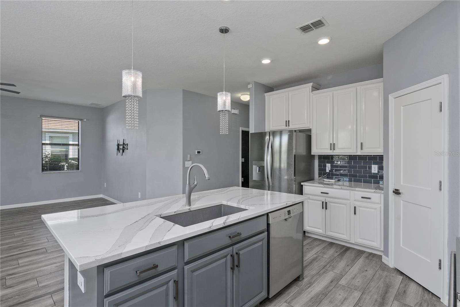 Image 12 of 53 For 11728 Lake Boulevard