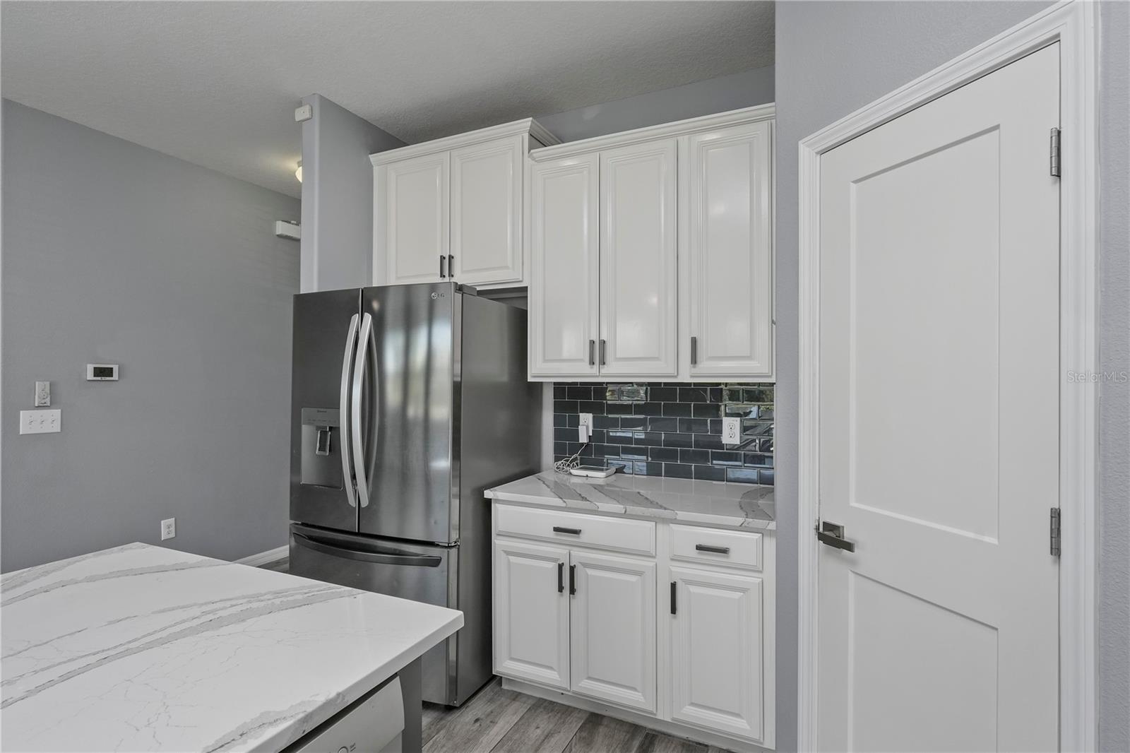 Image 13 of 53 For 11728 Lake Boulevard