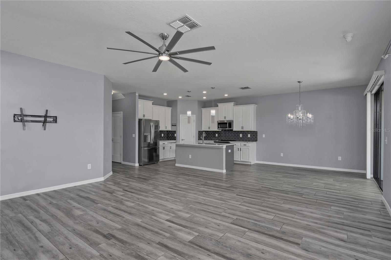 Image 14 of 53 For 11728 Lake Boulevard