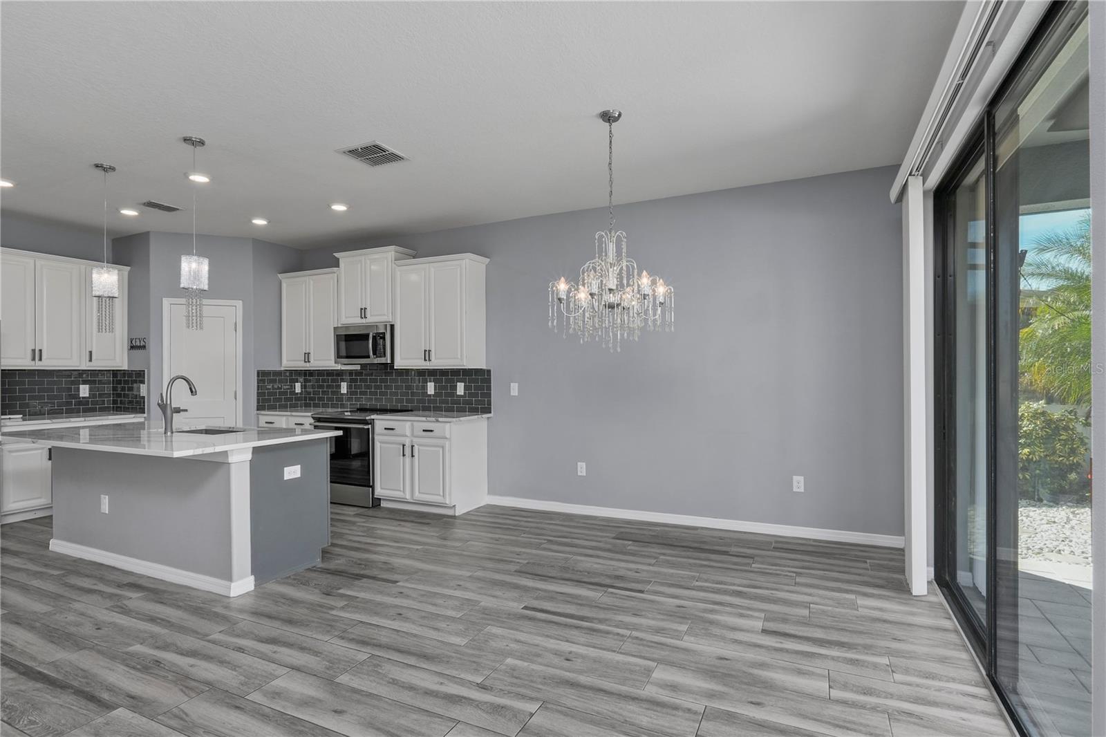 Image 15 of 53 For 11728 Lake Boulevard