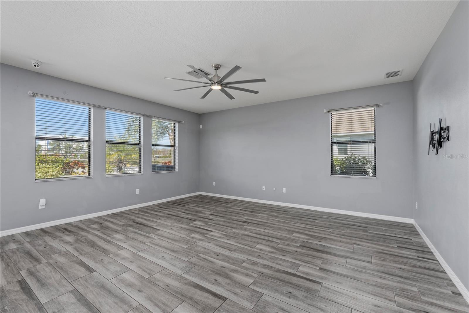 Image 17 of 53 For 11728 Lake Boulevard