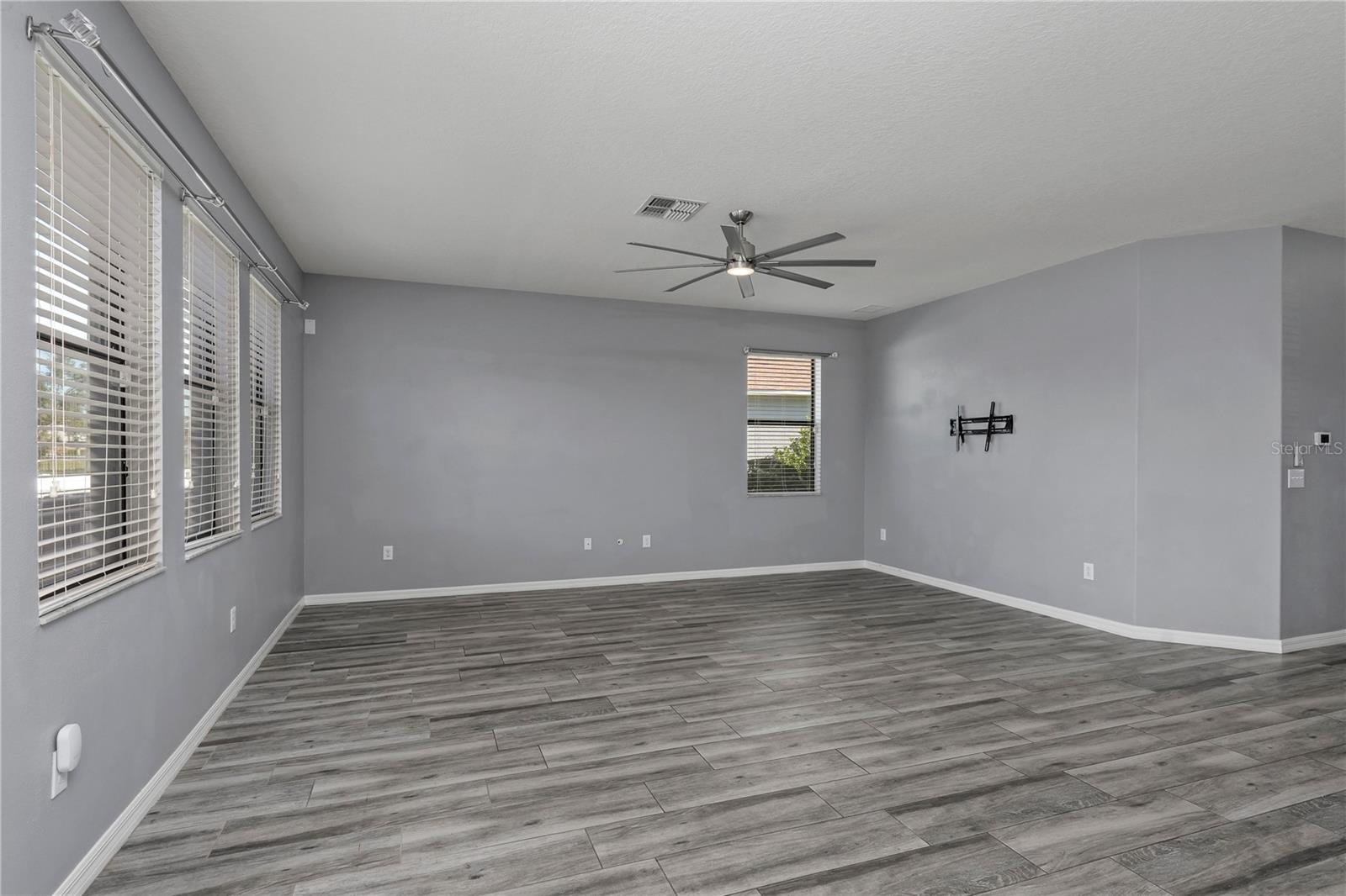 Image 18 of 53 For 11728 Lake Boulevard