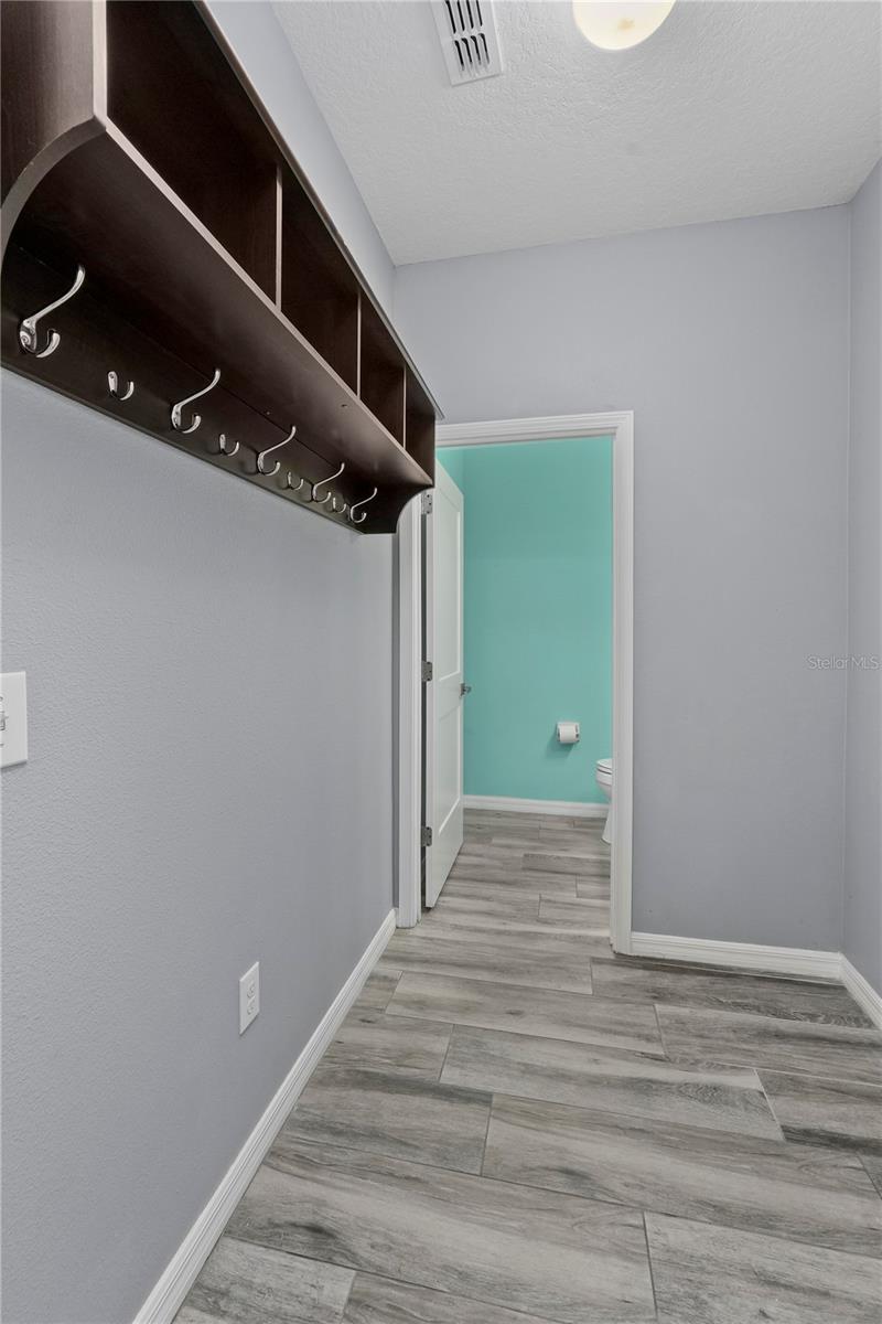 Image 22 of 53 For 11728 Lake Boulevard