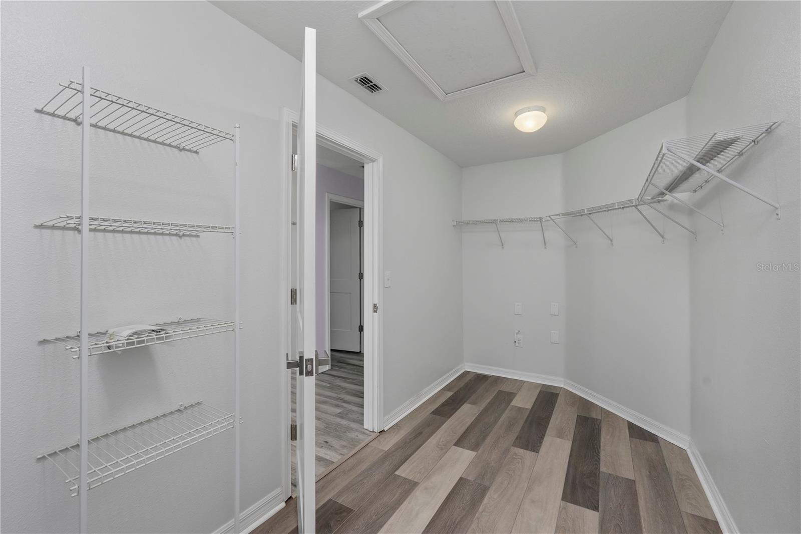 Image 28 of 53 For 11728 Lake Boulevard