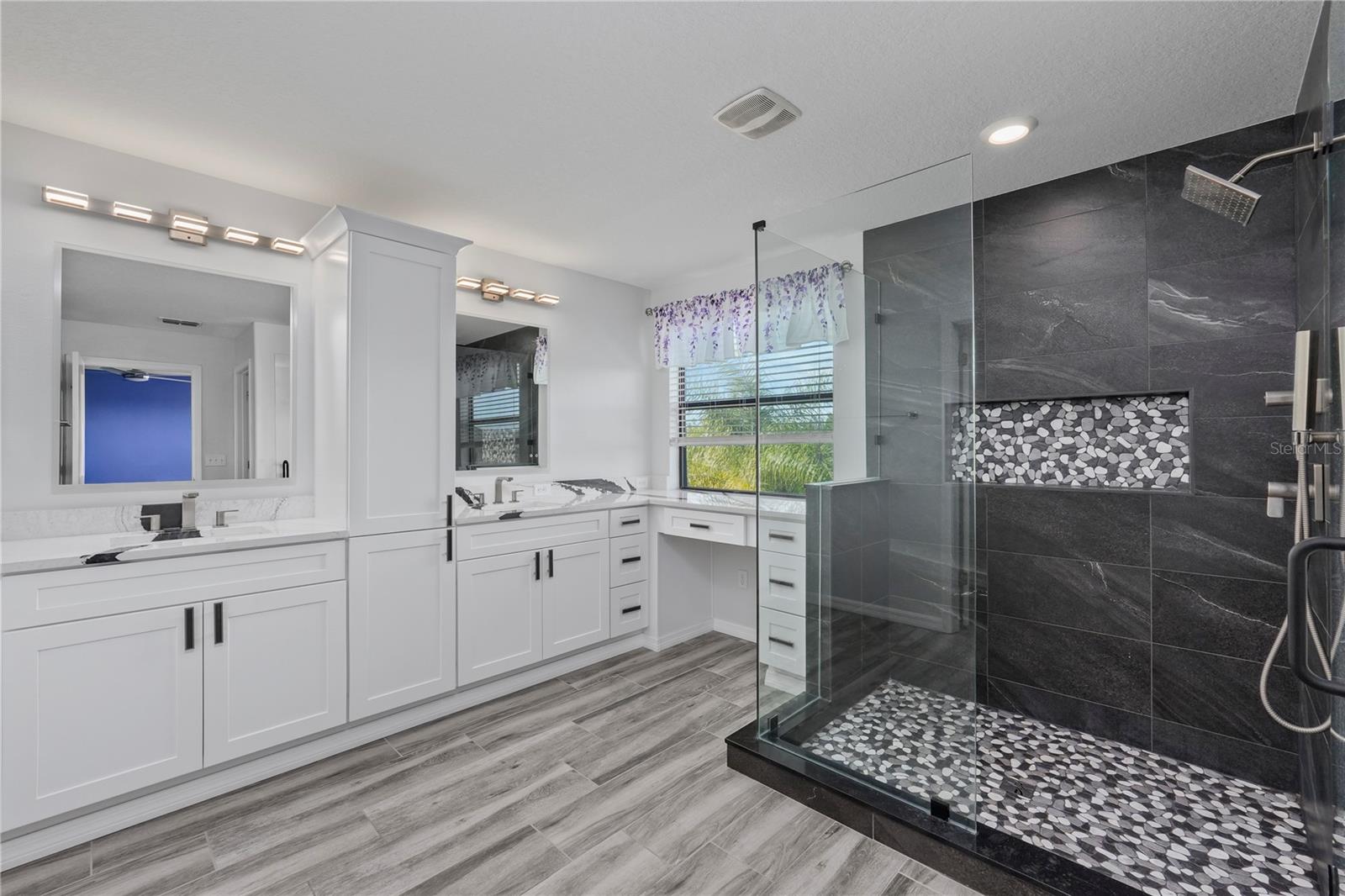 Image 30 of 53 For 11728 Lake Boulevard