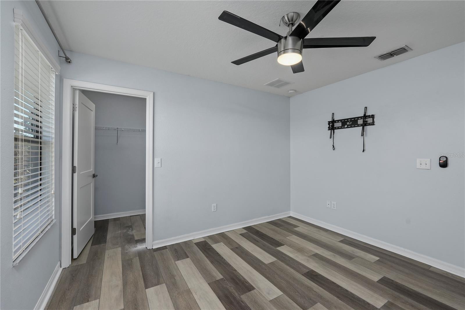 Image 34 of 53 For 11728 Lake Boulevard