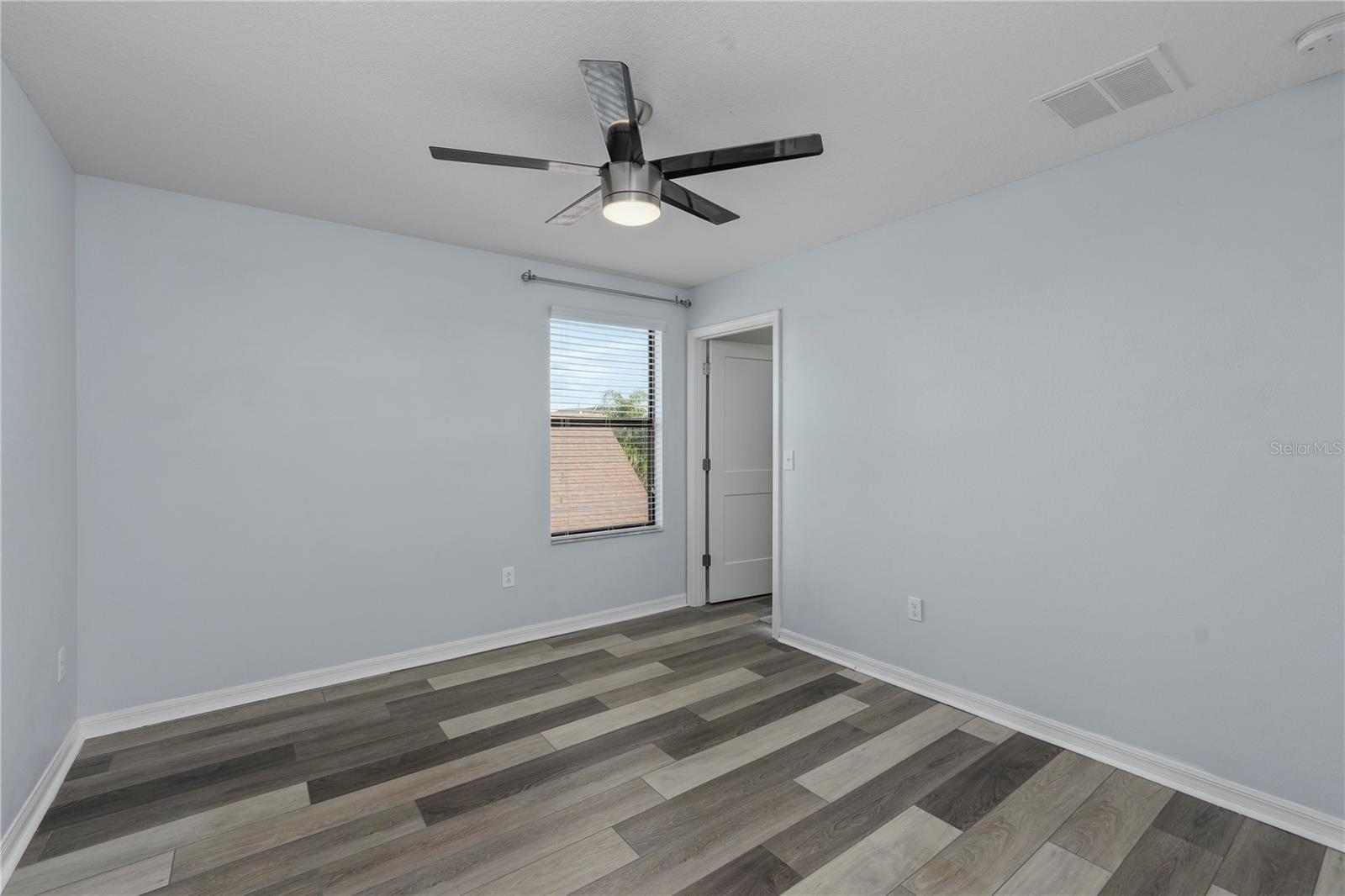 Image 35 of 53 For 11728 Lake Boulevard