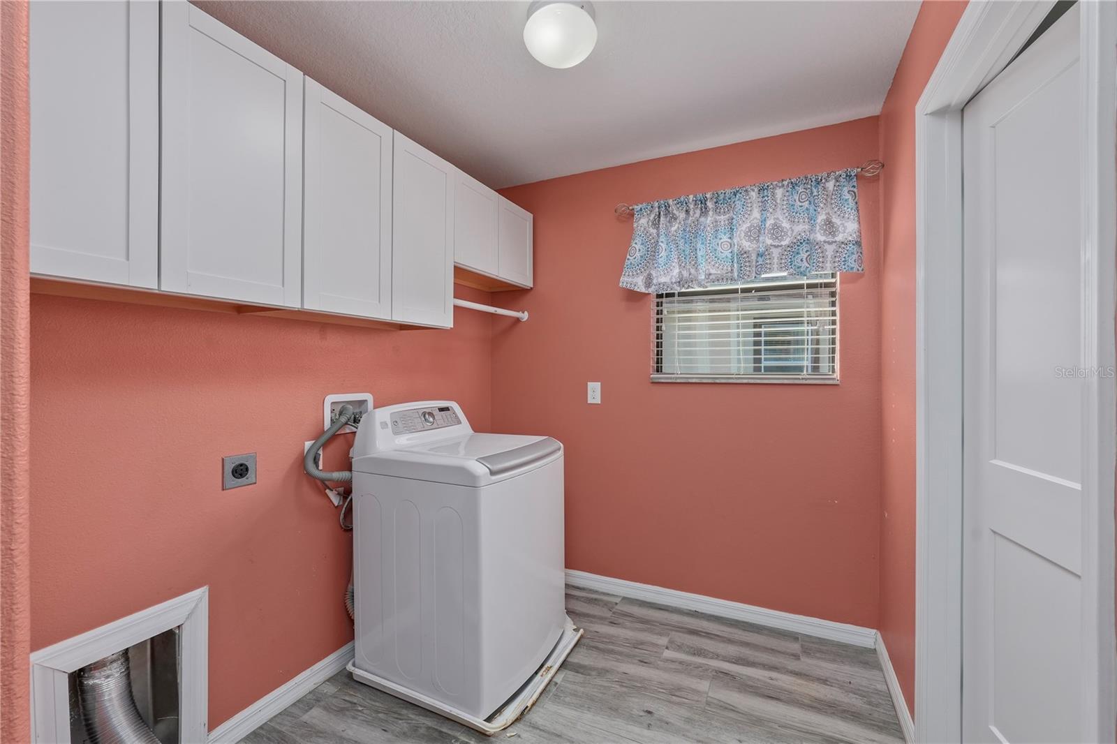 Image 41 of 53 For 11728 Lake Boulevard