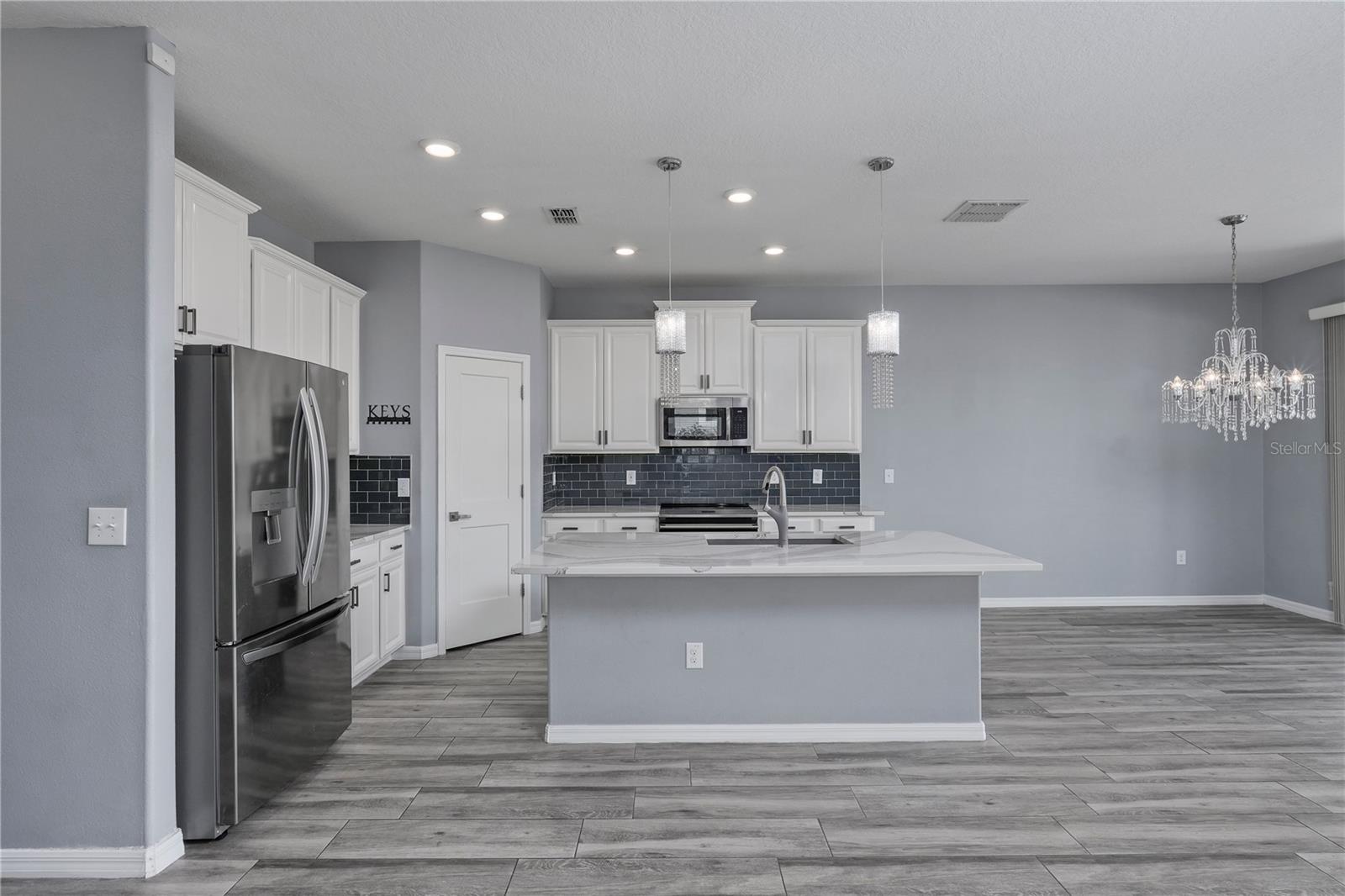 Image 8 of 53 For 11728 Lake Boulevard