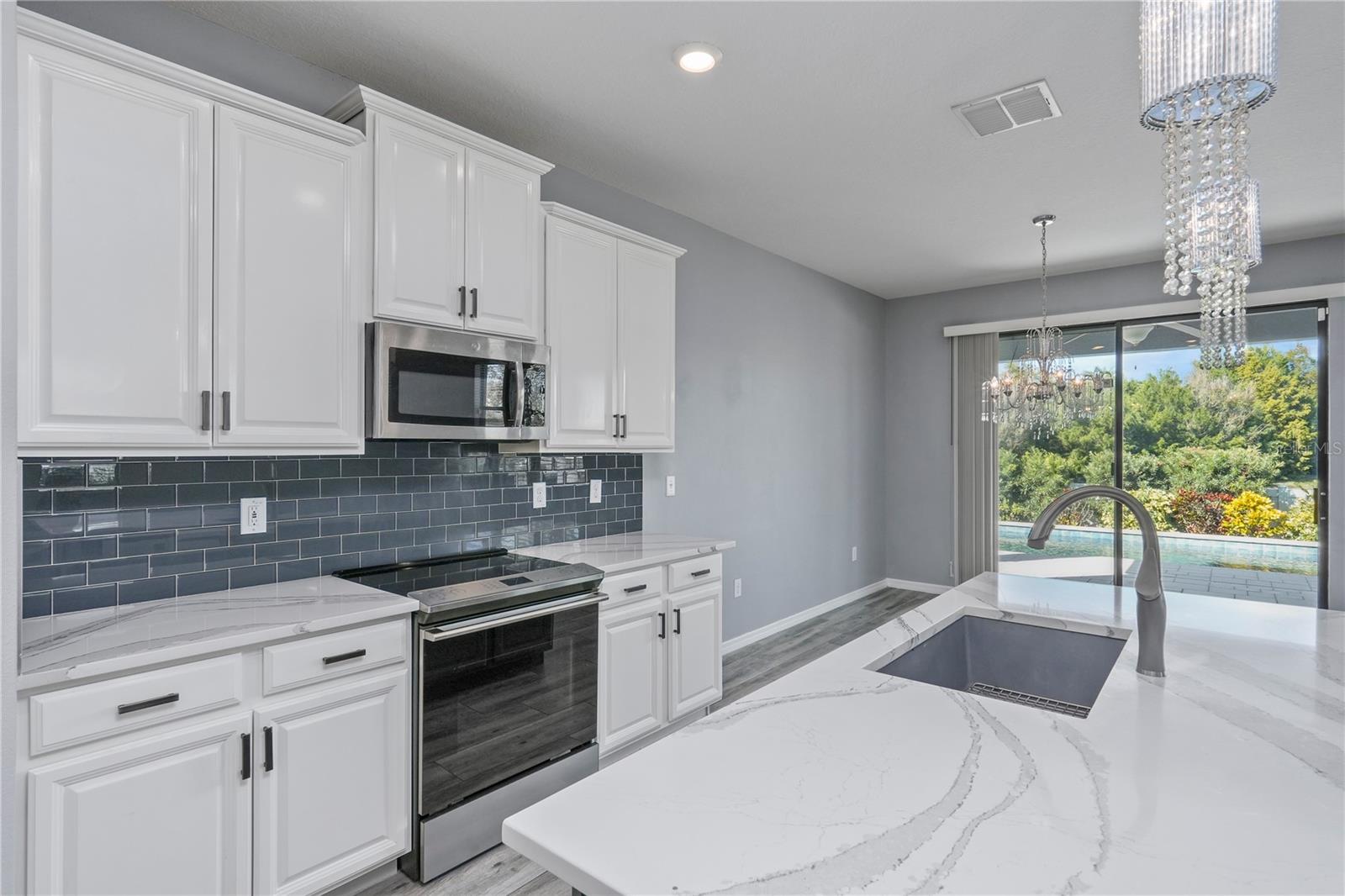 Image 9 of 53 For 11728 Lake Boulevard