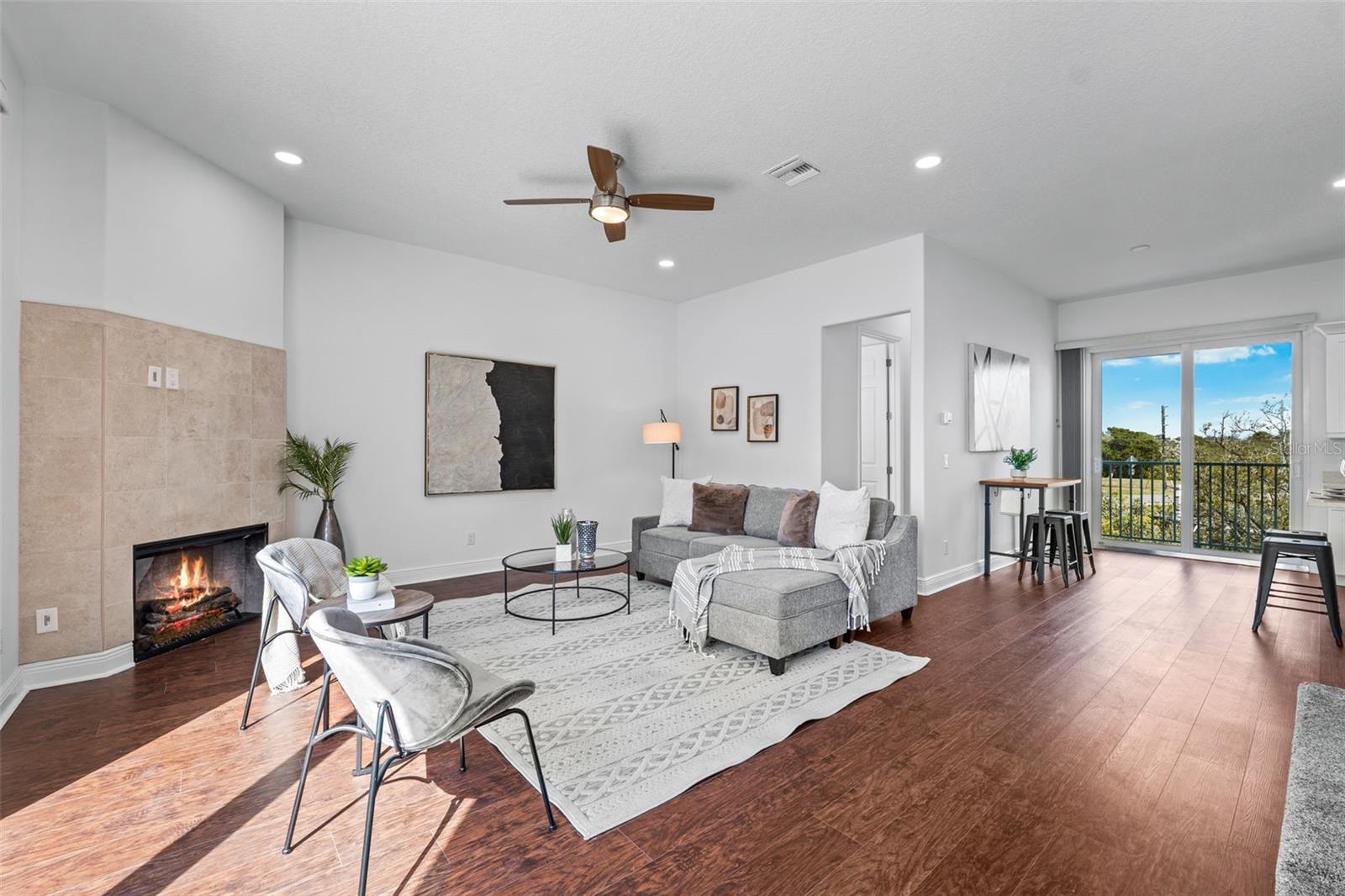 Image 4 of 55 For 5730 Biscayne Court 6