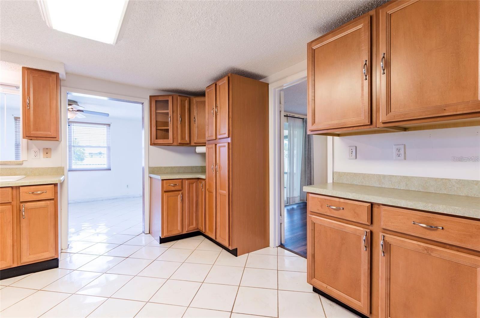 Image 10 of 27 For 2640 Albion Street