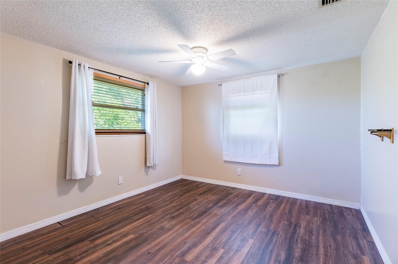 Image 17 of 27 For 2640 Albion Street