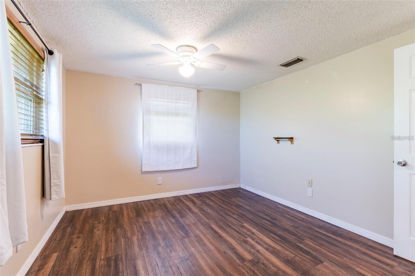 Image 18 of 27 For 2640 Albion Street