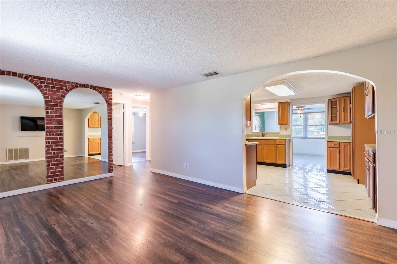 Image 7 of 27 For 2640 Albion Street