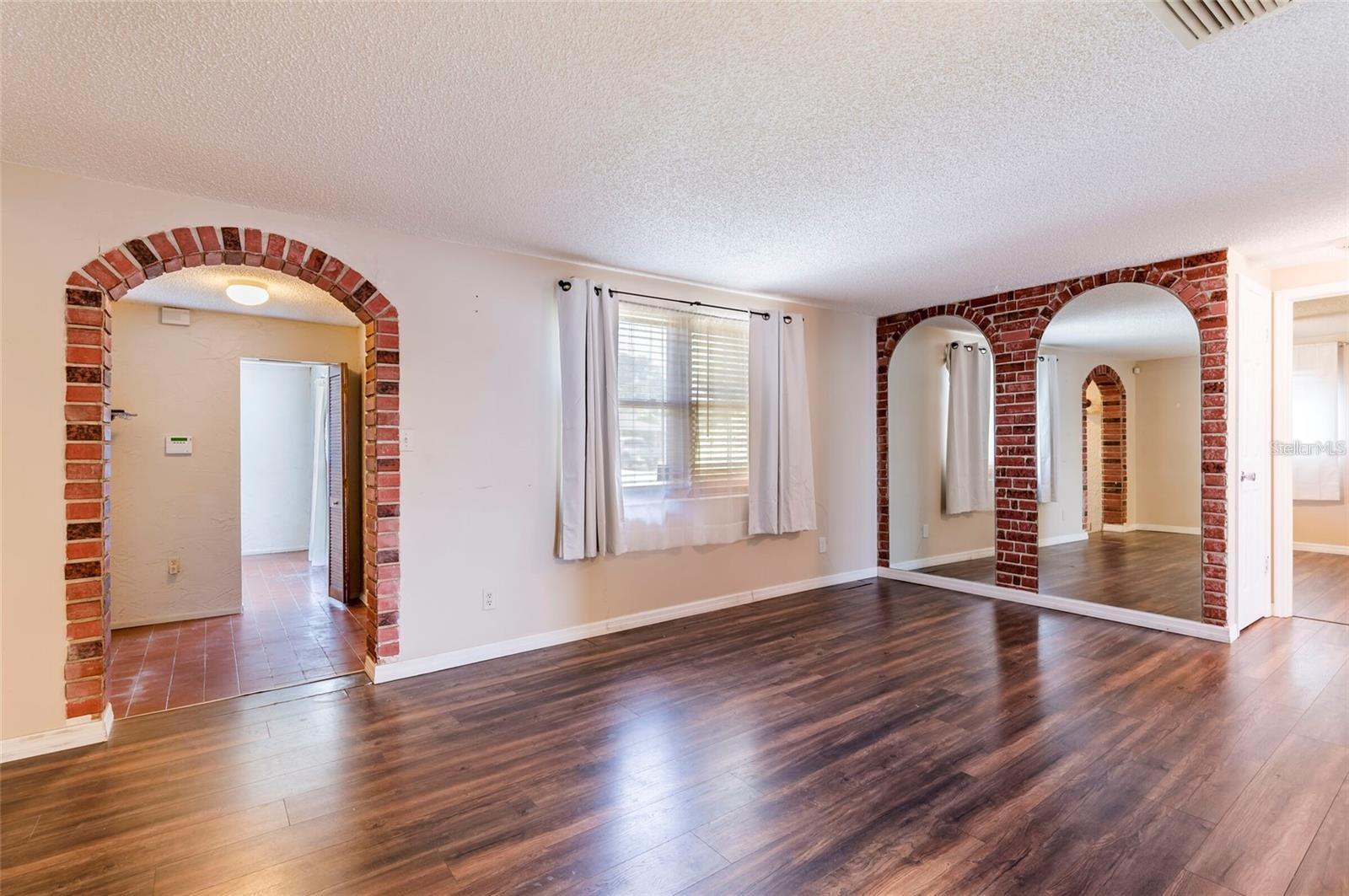 Image 8 of 27 For 2640 Albion Street