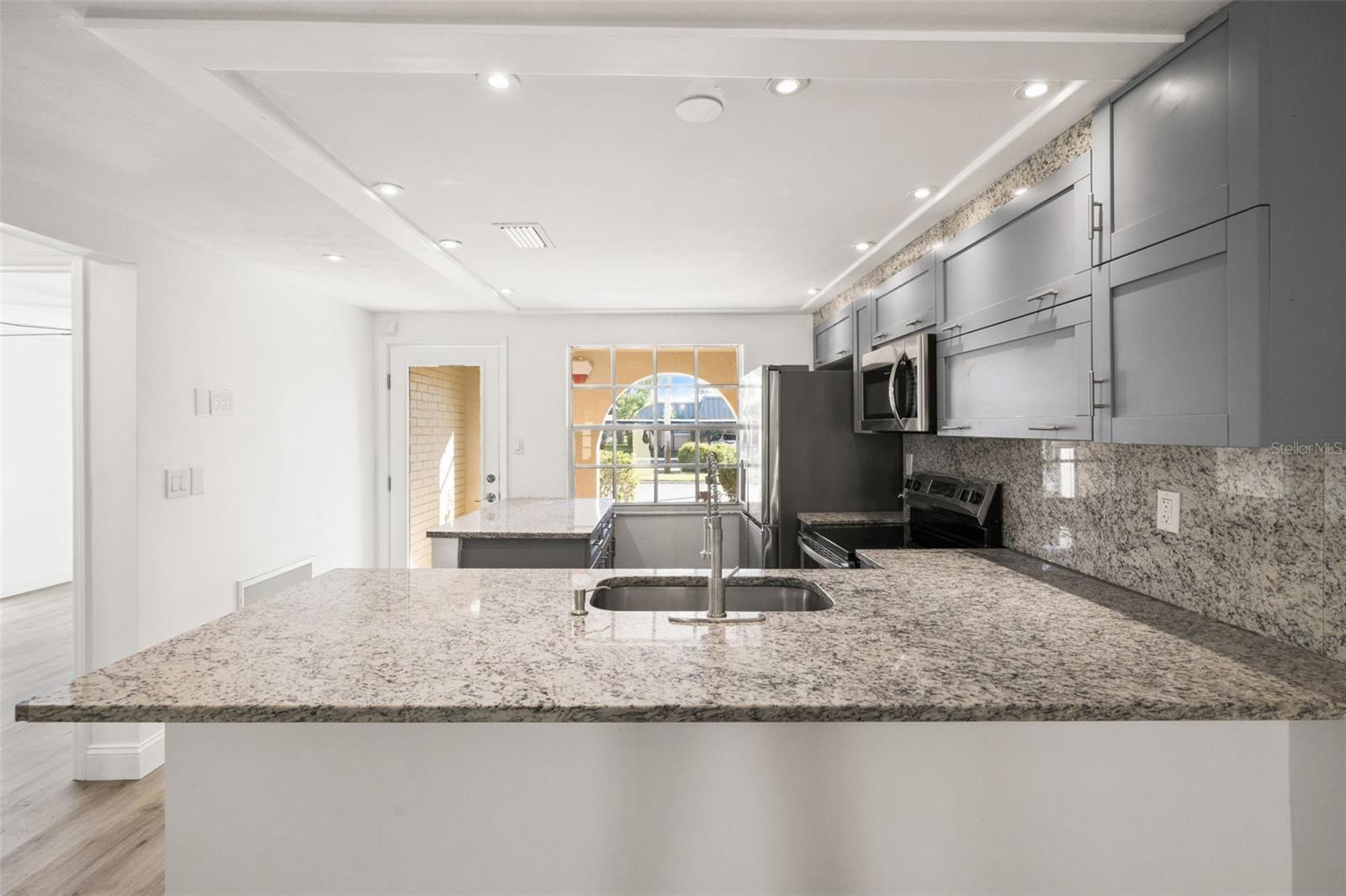 Image 10 of 45 For 4127 Stratford Drive 4127