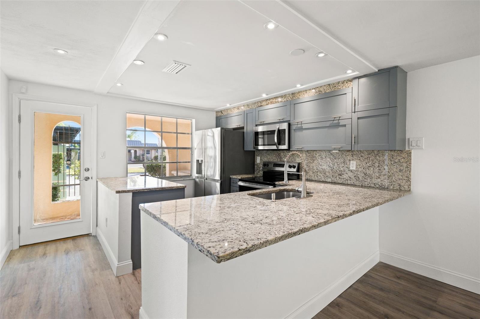 Image 11 of 45 For 4127 Stratford Drive 4127