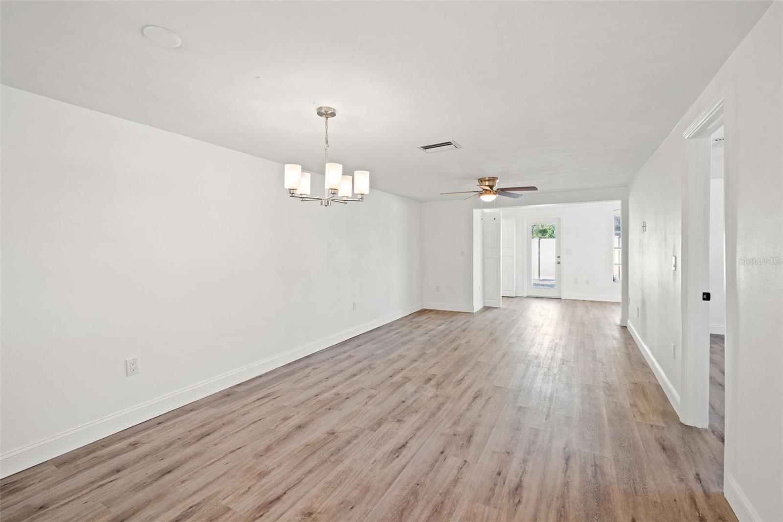 Image 14 of 45 For 4127 Stratford Drive 4127