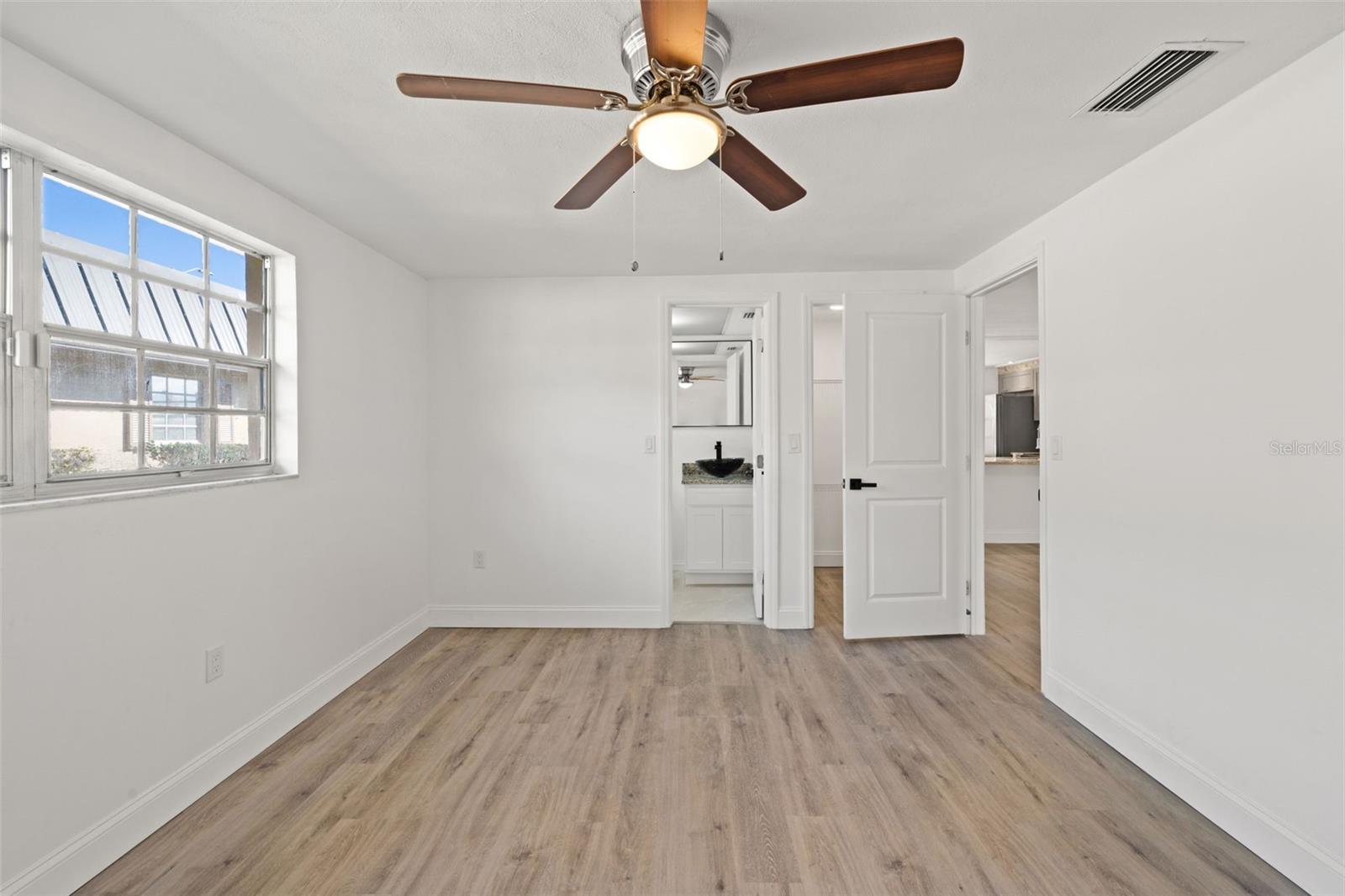 Image 18 of 45 For 4127 Stratford Drive 4127