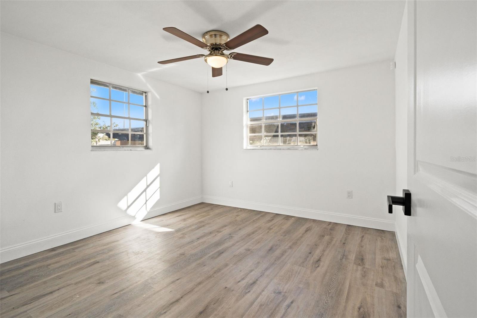 Image 24 of 45 For 4127 Stratford Drive 4127