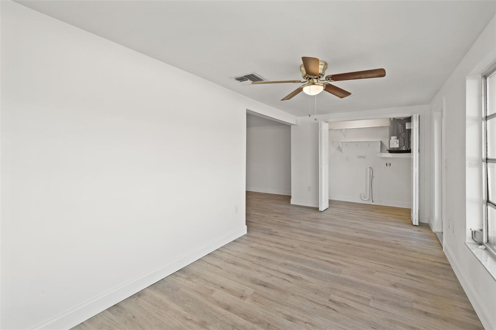 Image 29 of 45 For 4127 Stratford Drive 4127