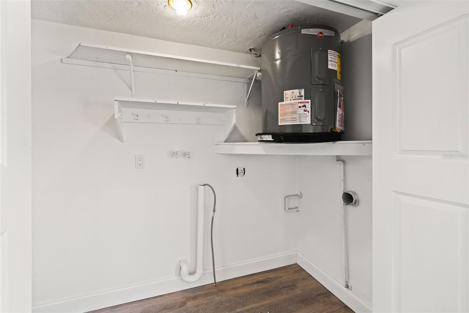 Image 30 of 45 For 4127 Stratford Drive 4127