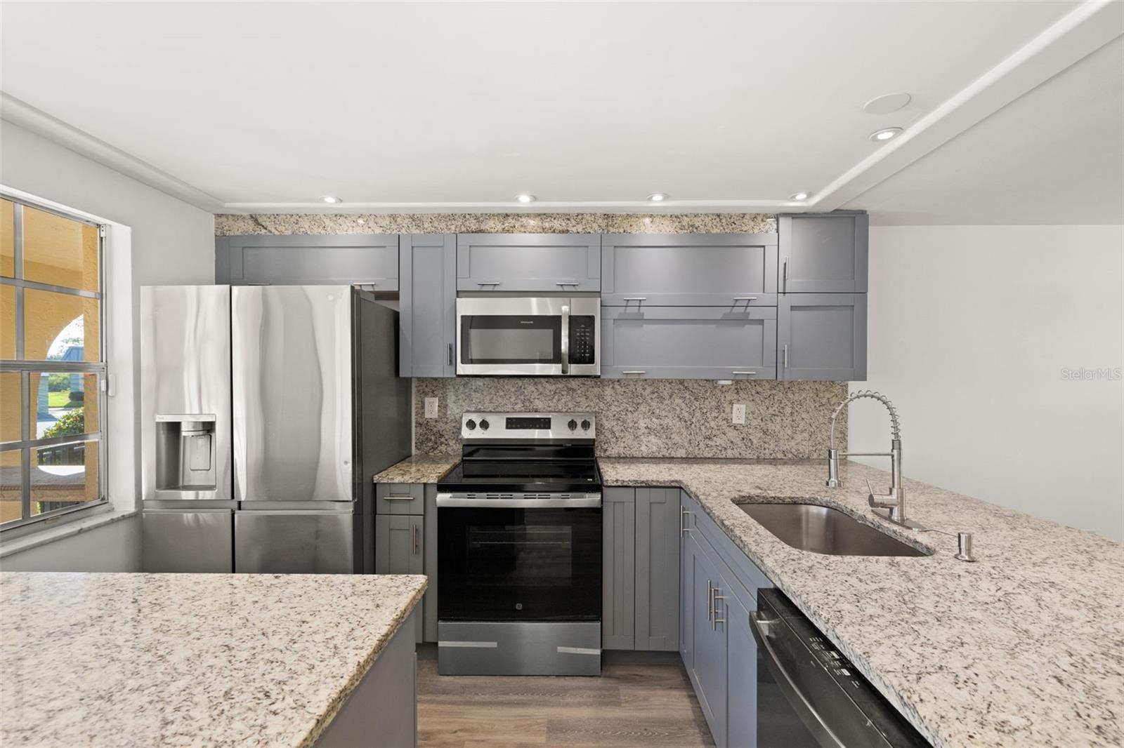 Image 9 of 45 For 4127 Stratford Drive 4127