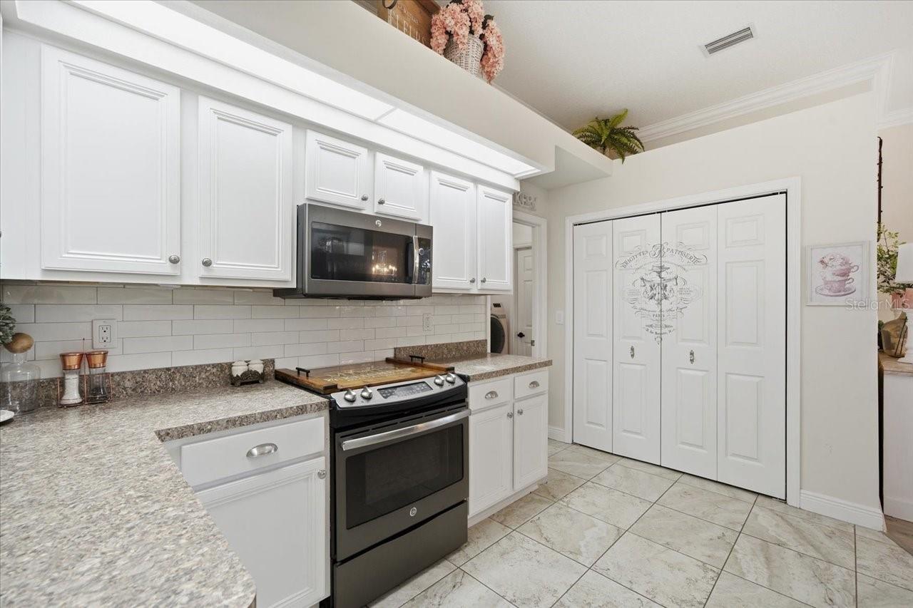 Image 12 of 36 For 6320 Kingway Lane