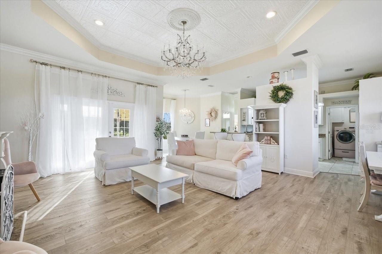 Image 5 of 36 For 6320 Kingway Lane