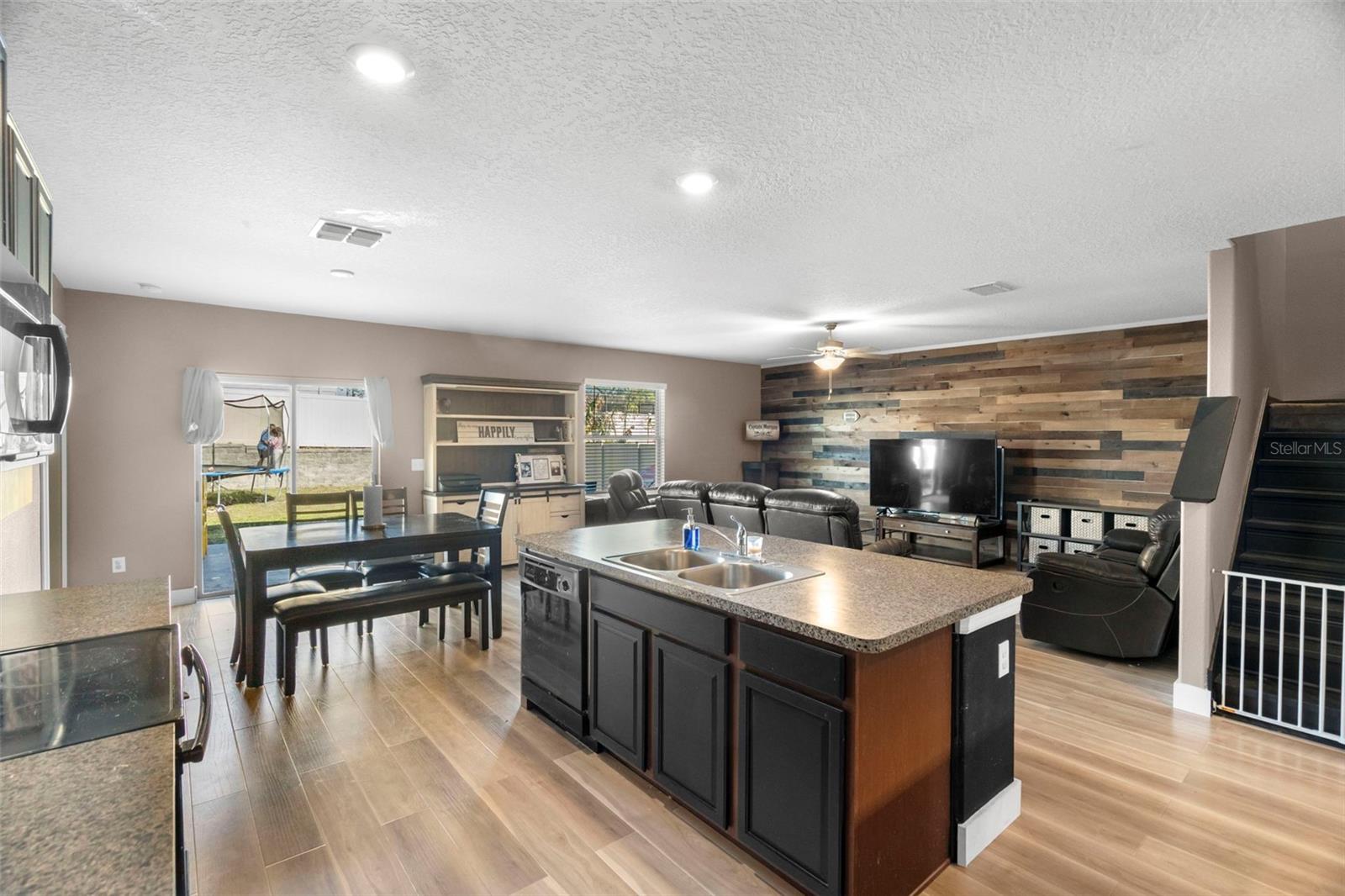 Image 3 of 46 For 6601 Rainbow Springs Lane