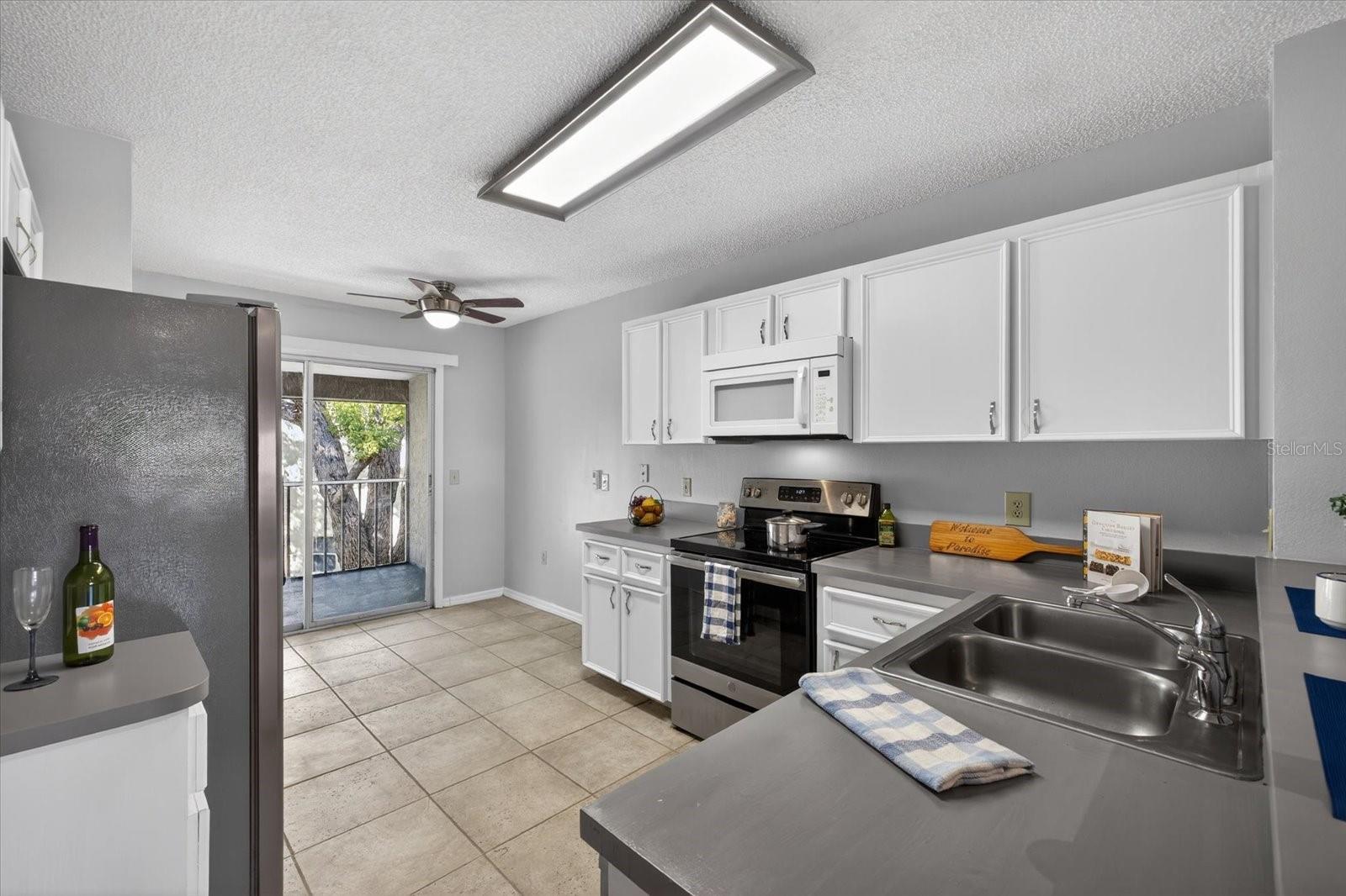 Listing photo id 12 for 7910 Hardwick Drive 723