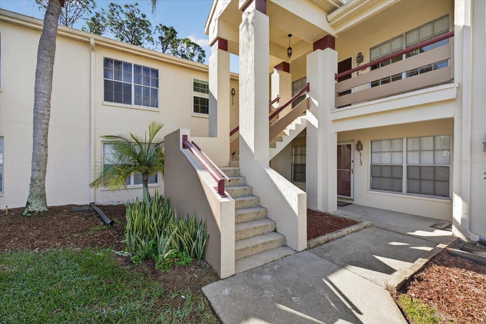 Listing photo id 3 for 7910 Hardwick Drive 723