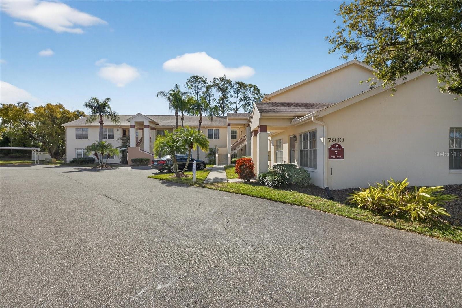 Listing photo id 5 for 7910 Hardwick Drive 723