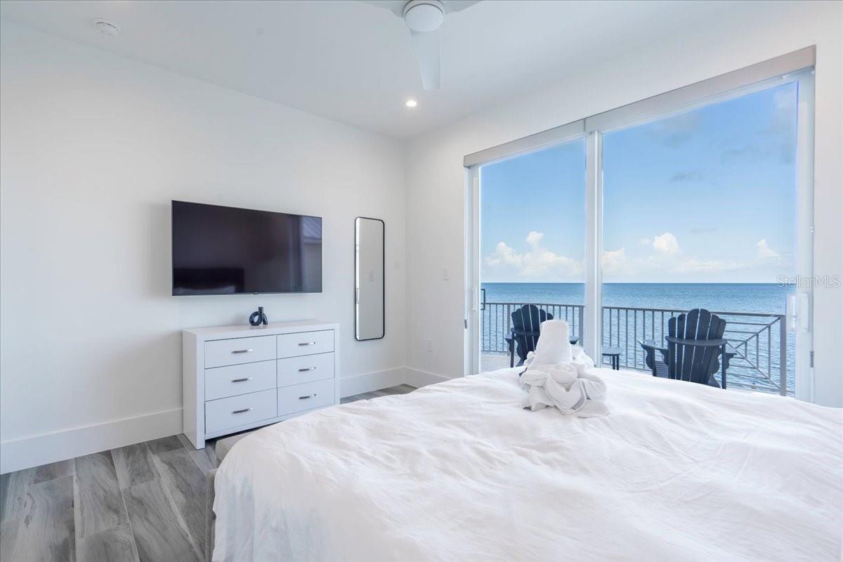 Image 42 of 100 For 810 39th Street Gulf