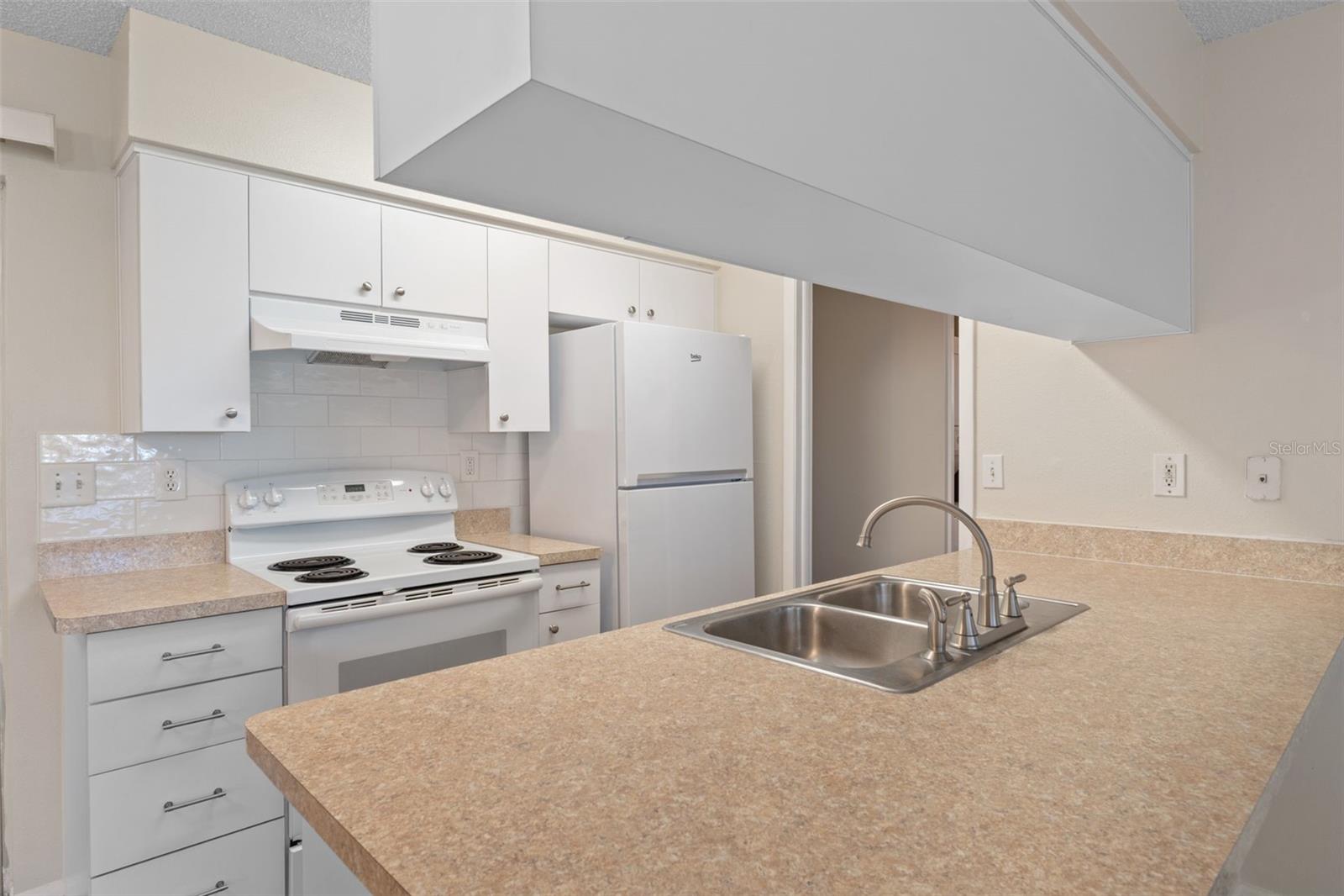 Image 10 of 34 For 5446 Colchester Avenue