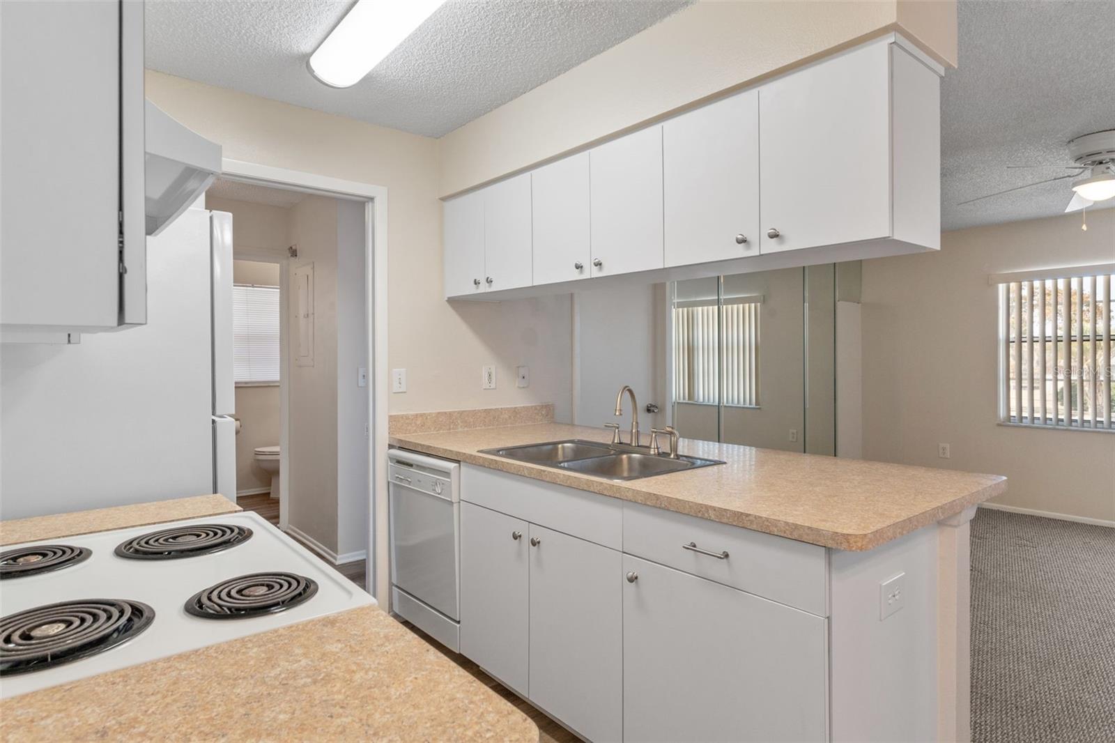 Image 12 of 34 For 5446 Colchester Avenue