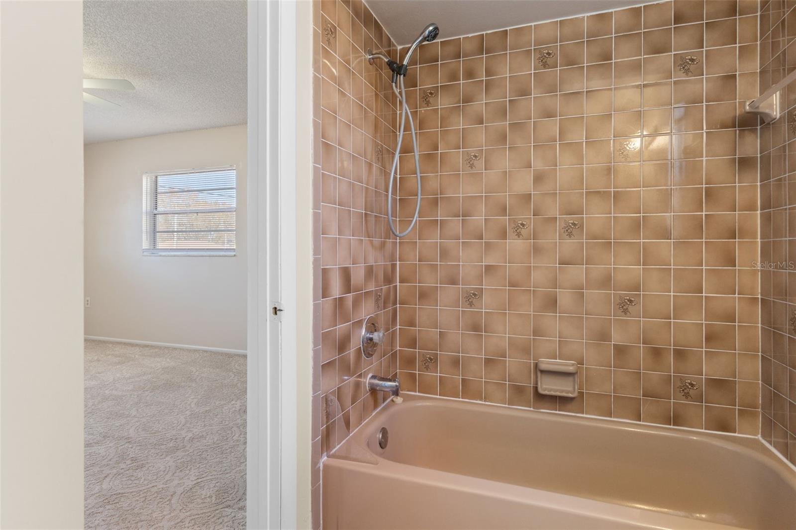 Image 19 of 34 For 5446 Colchester Avenue