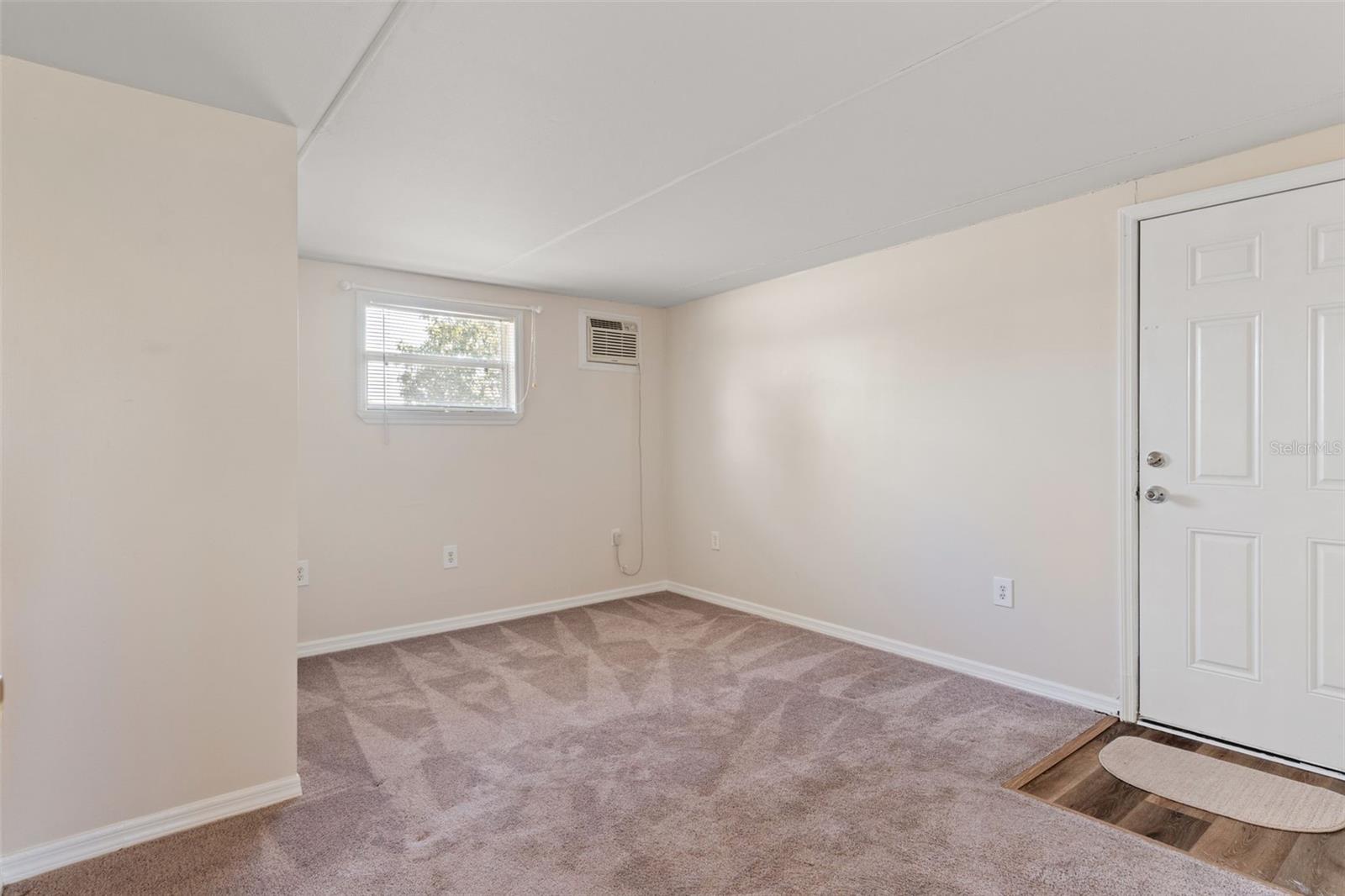 Image 26 of 34 For 5446 Colchester Avenue