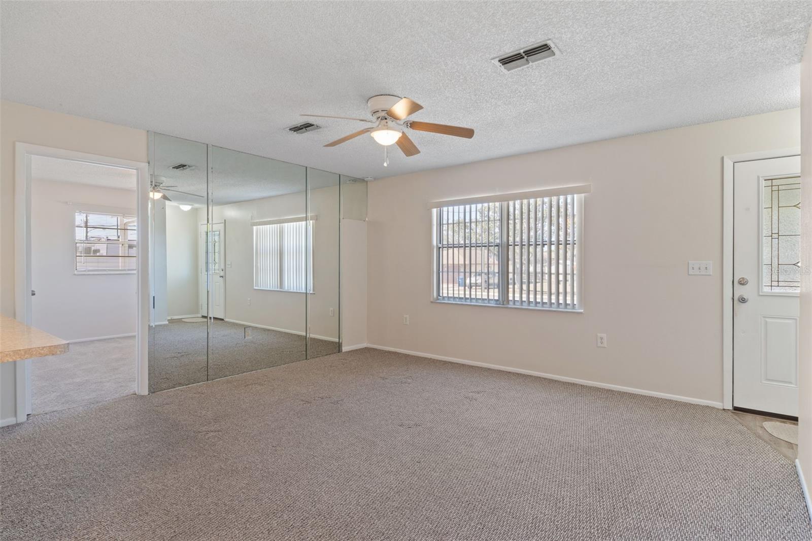 Image 5 of 34 For 5446 Colchester Avenue