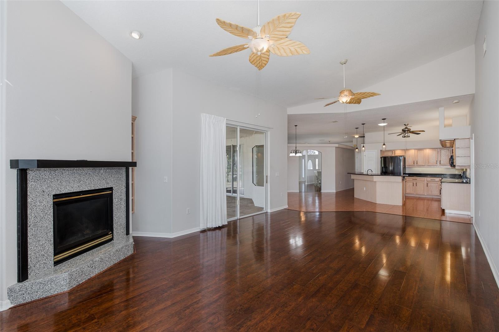 Listing photo id 9 for 18845 Fairway Green Drive