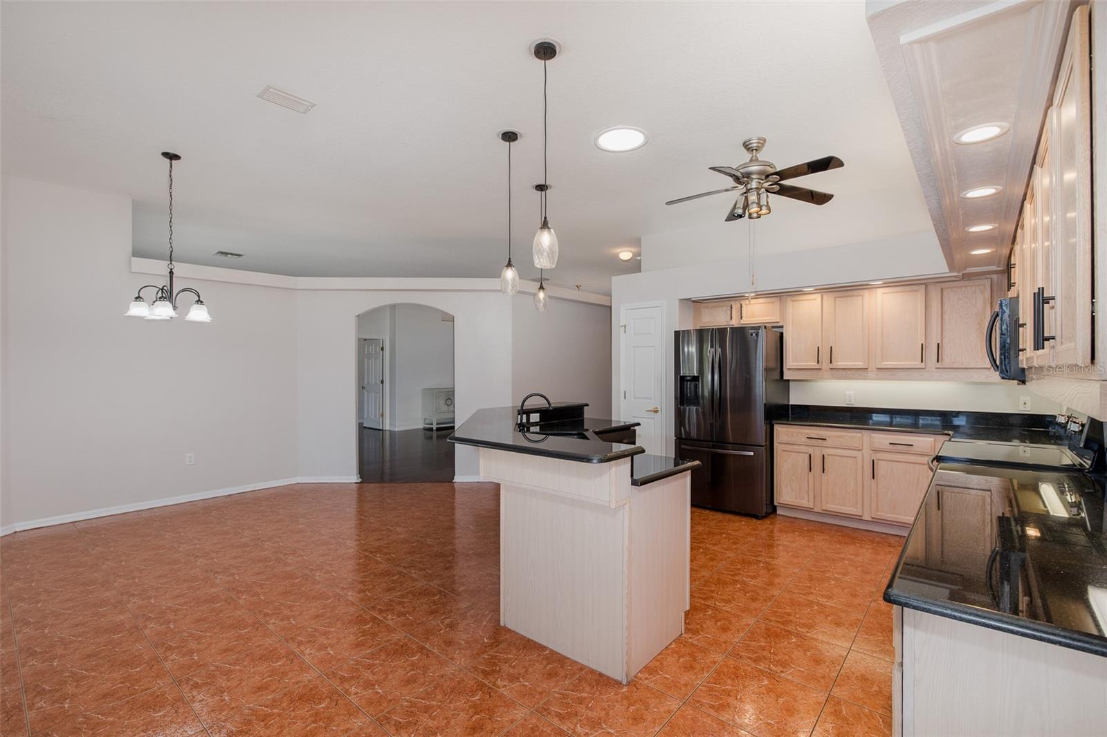 Listing photo id 11 for 18845 Fairway Green Drive