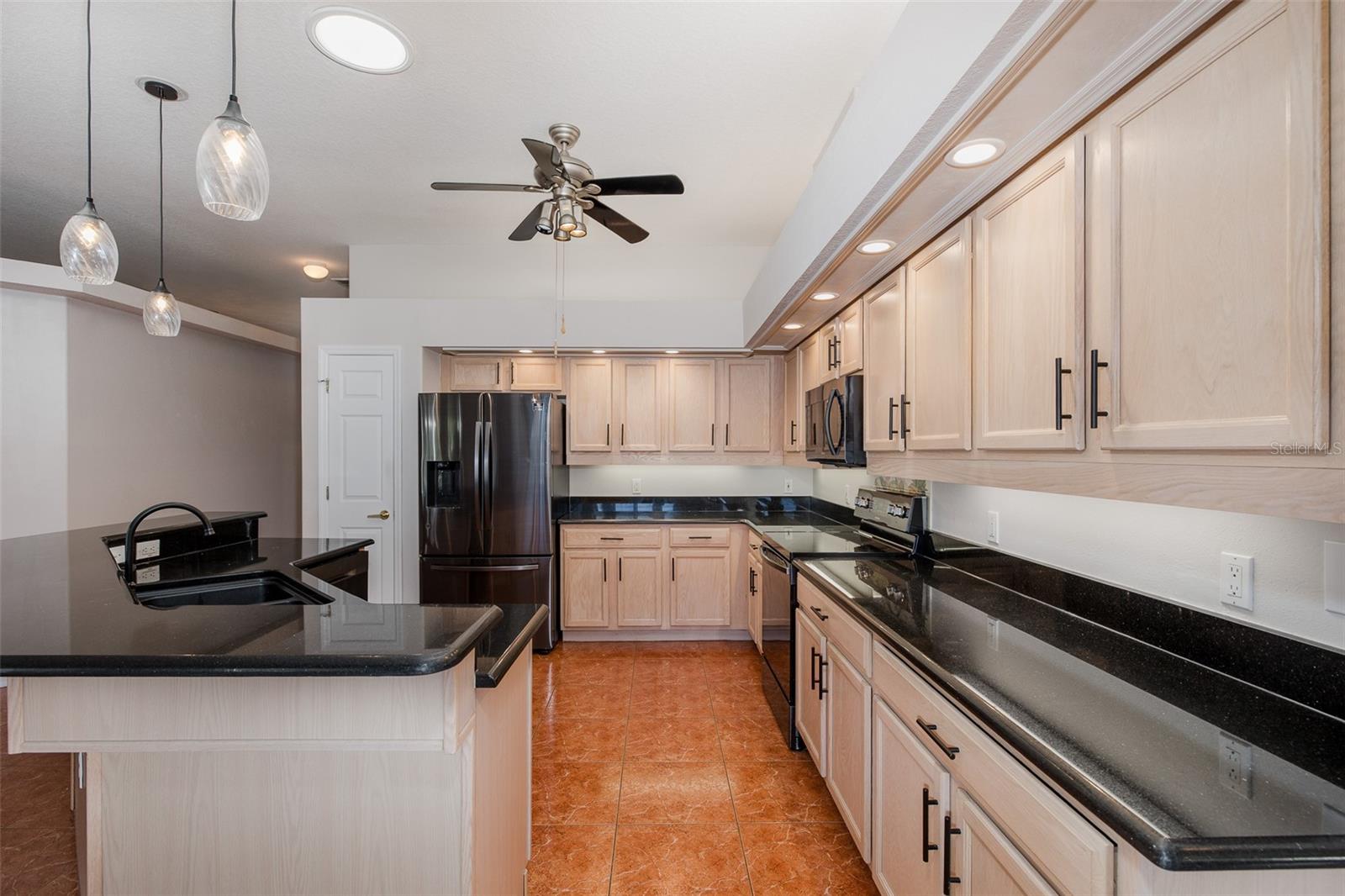 Listing photo id 12 for 18845 Fairway Green Drive