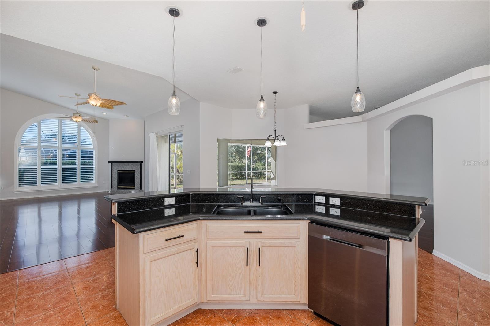 Listing photo id 15 for 18845 Fairway Green Drive