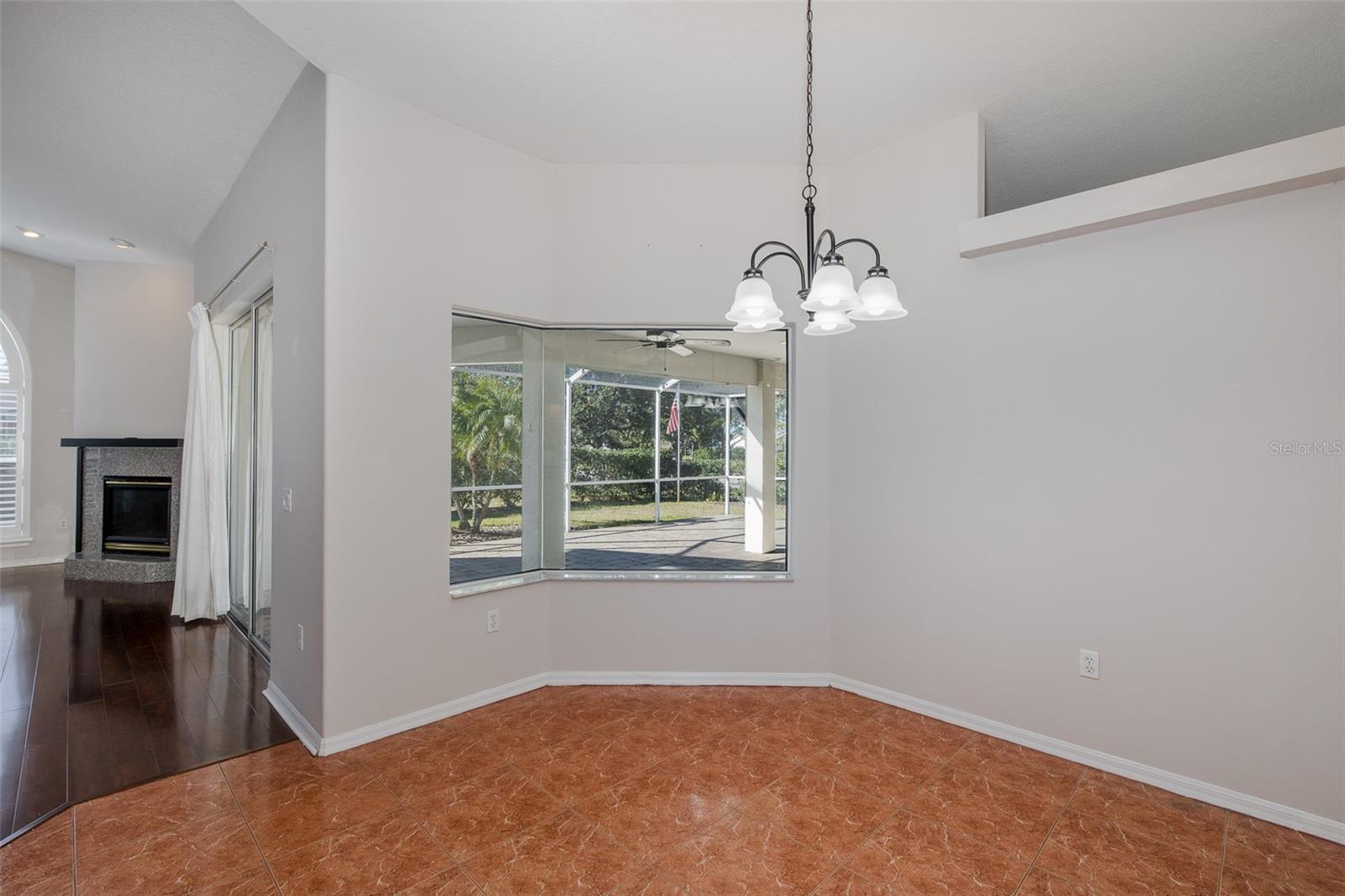 Listing photo id 16 for 18845 Fairway Green Drive