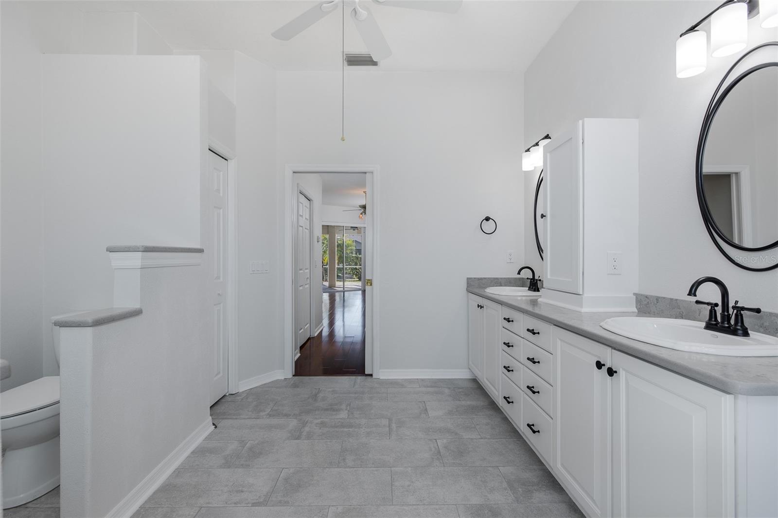 Listing photo id 24 for 18845 Fairway Green Drive