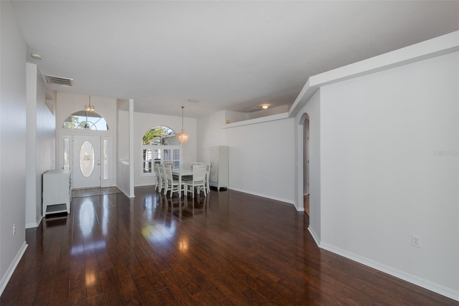 Listing photo id 4 for 18845 Fairway Green Drive