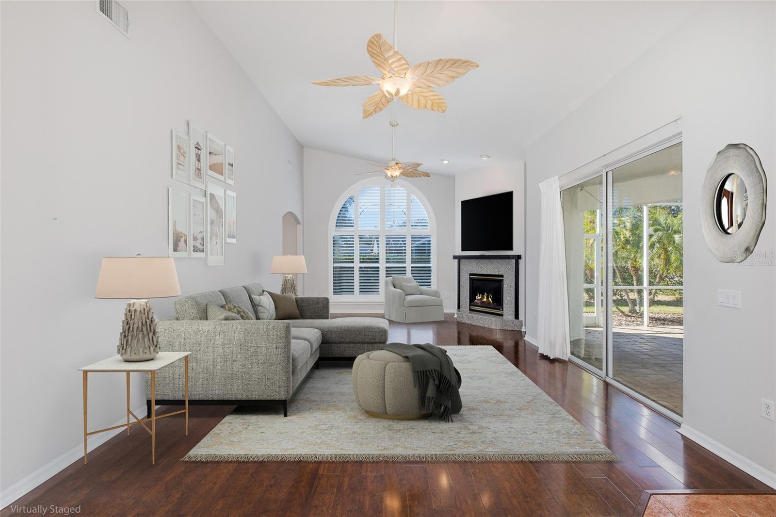 Listing photo id 6 for 18845 Fairway Green Drive