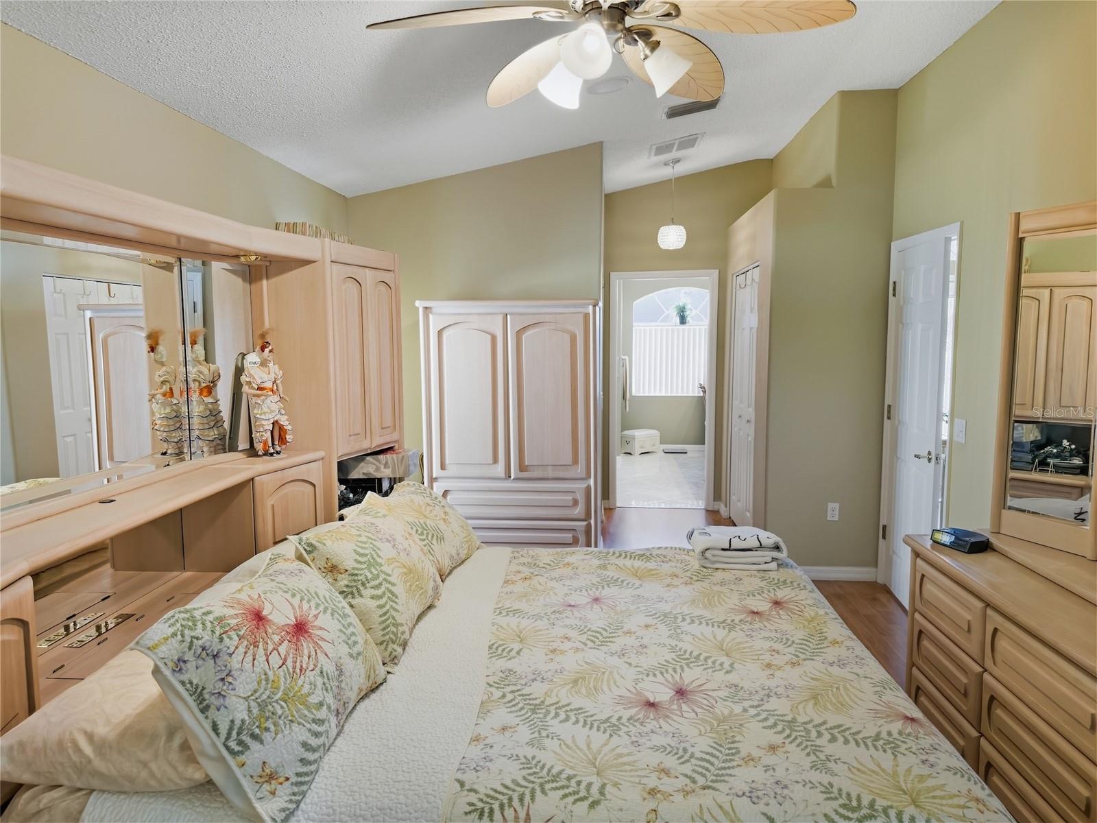 Image 21 of 67 For 18629 Myrtlewood Drive