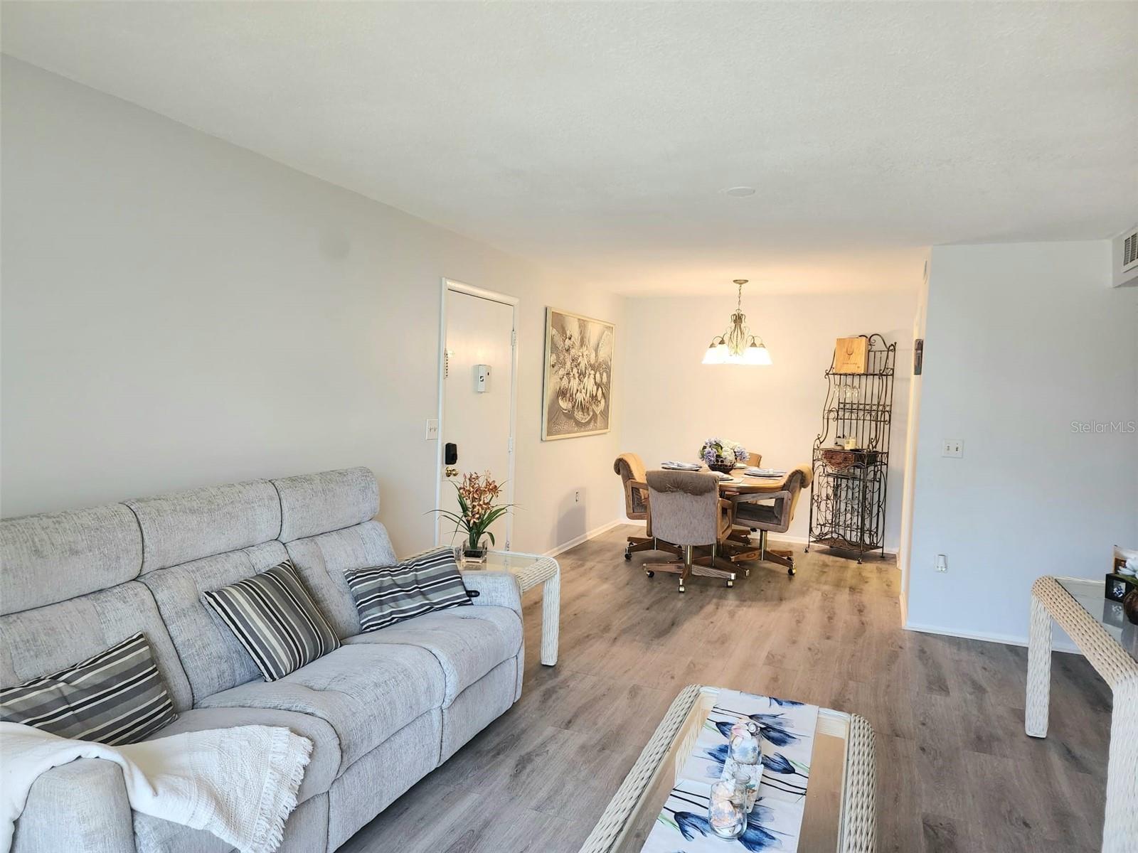 Image 35 of 44 For 3249 Beneva Road 204